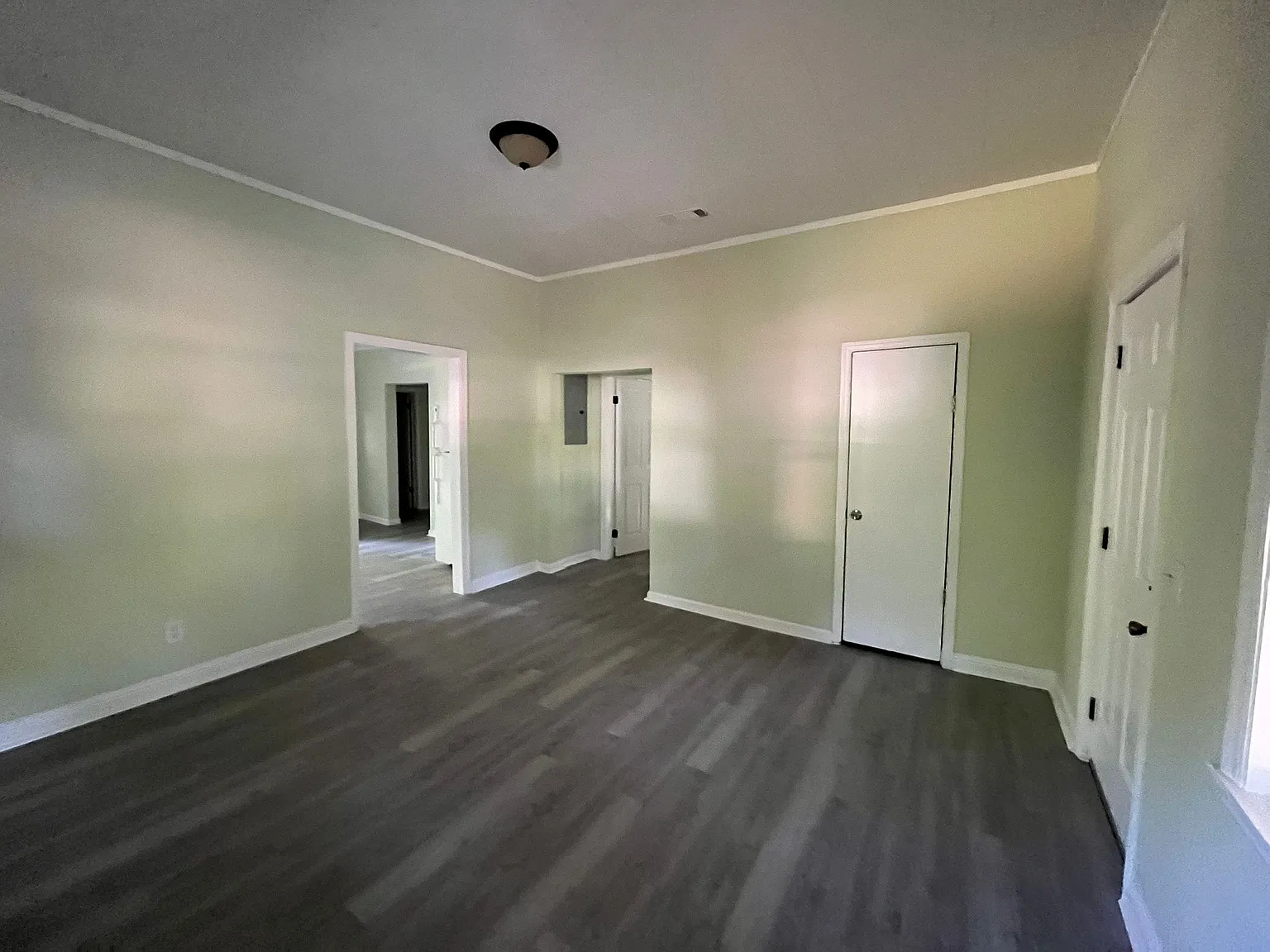 3 bed, 1100 sqft, $850 — Photo 3