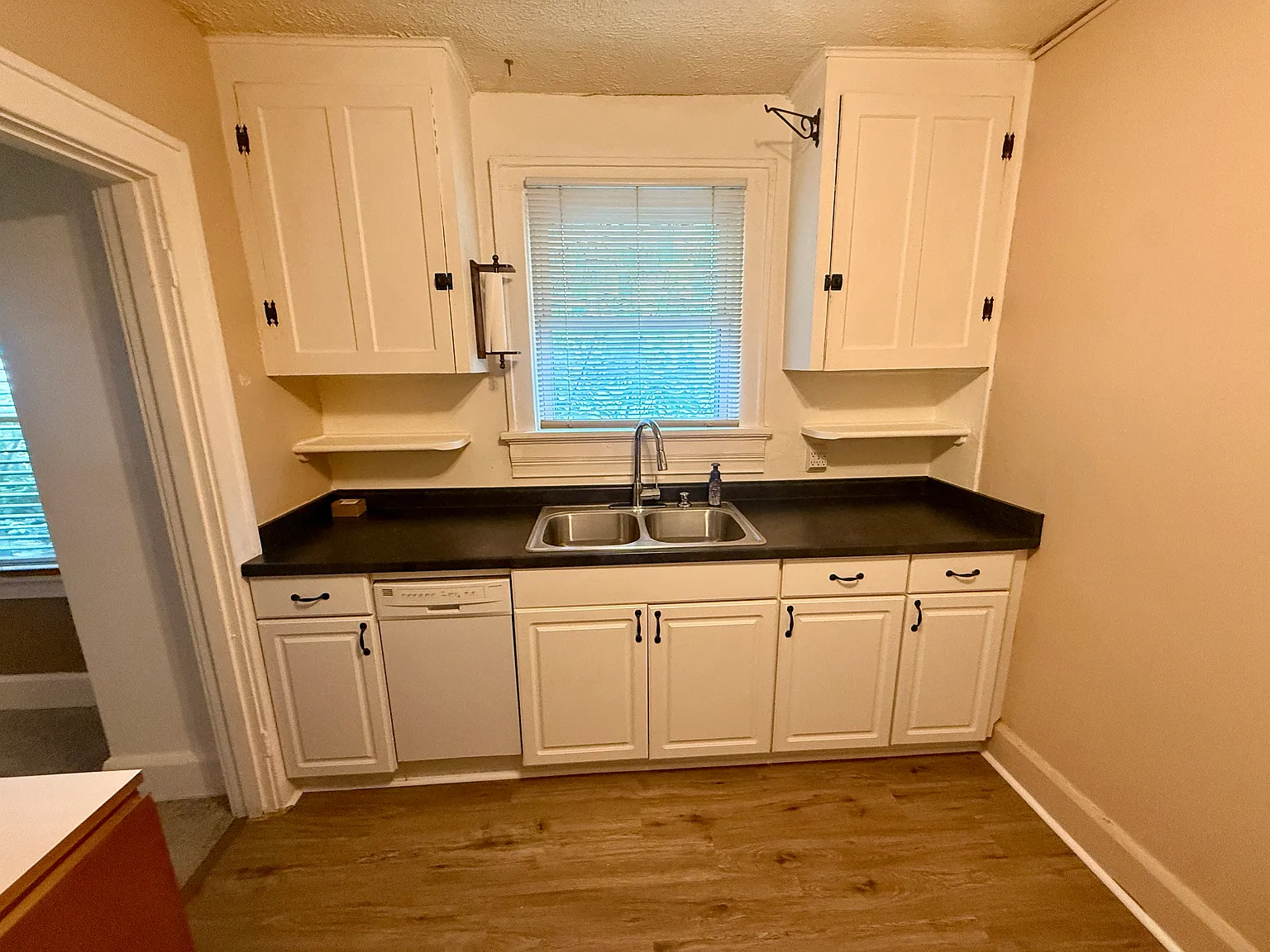 1 bed, 800 sqft, $850 — Photo 3