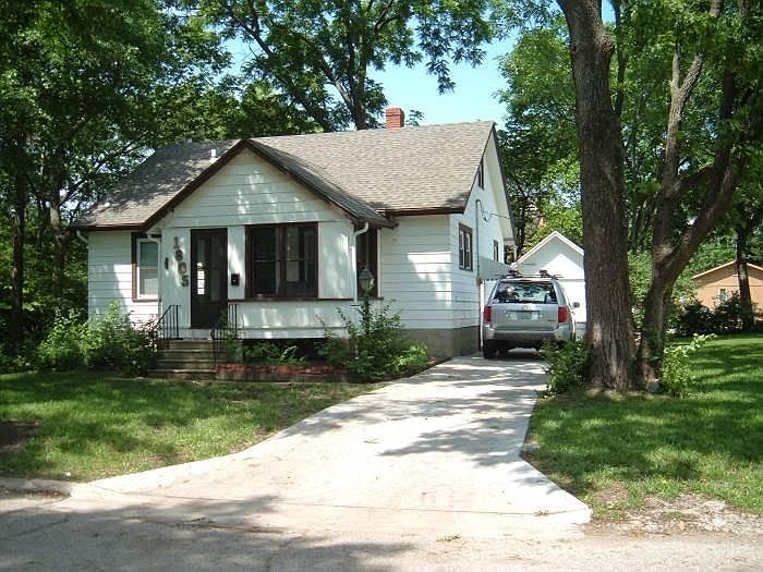 2nd image of 1805 Maine St