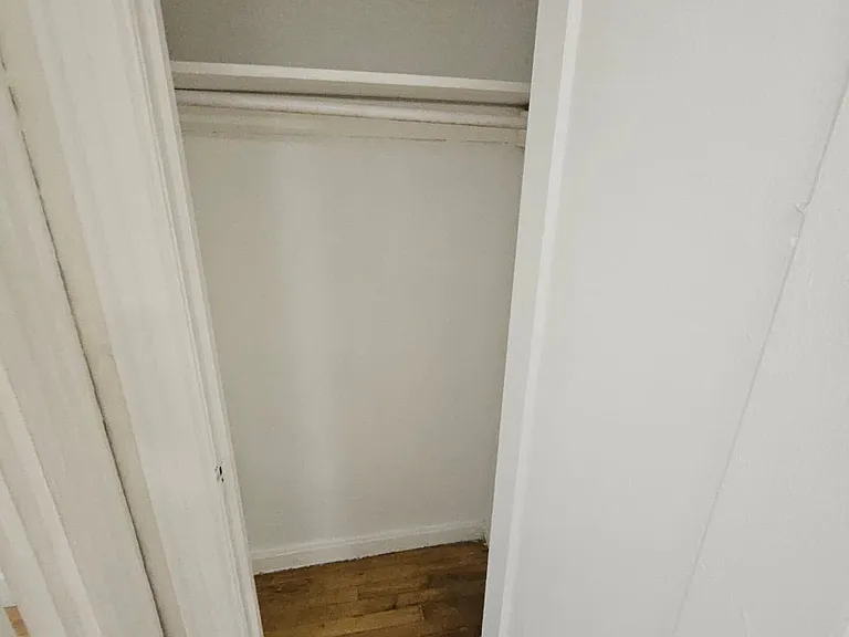 2108 Chatterton Ave #2E — Photo 5