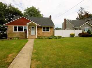 845 Bellmore Rd, Bellmore, NY 11710