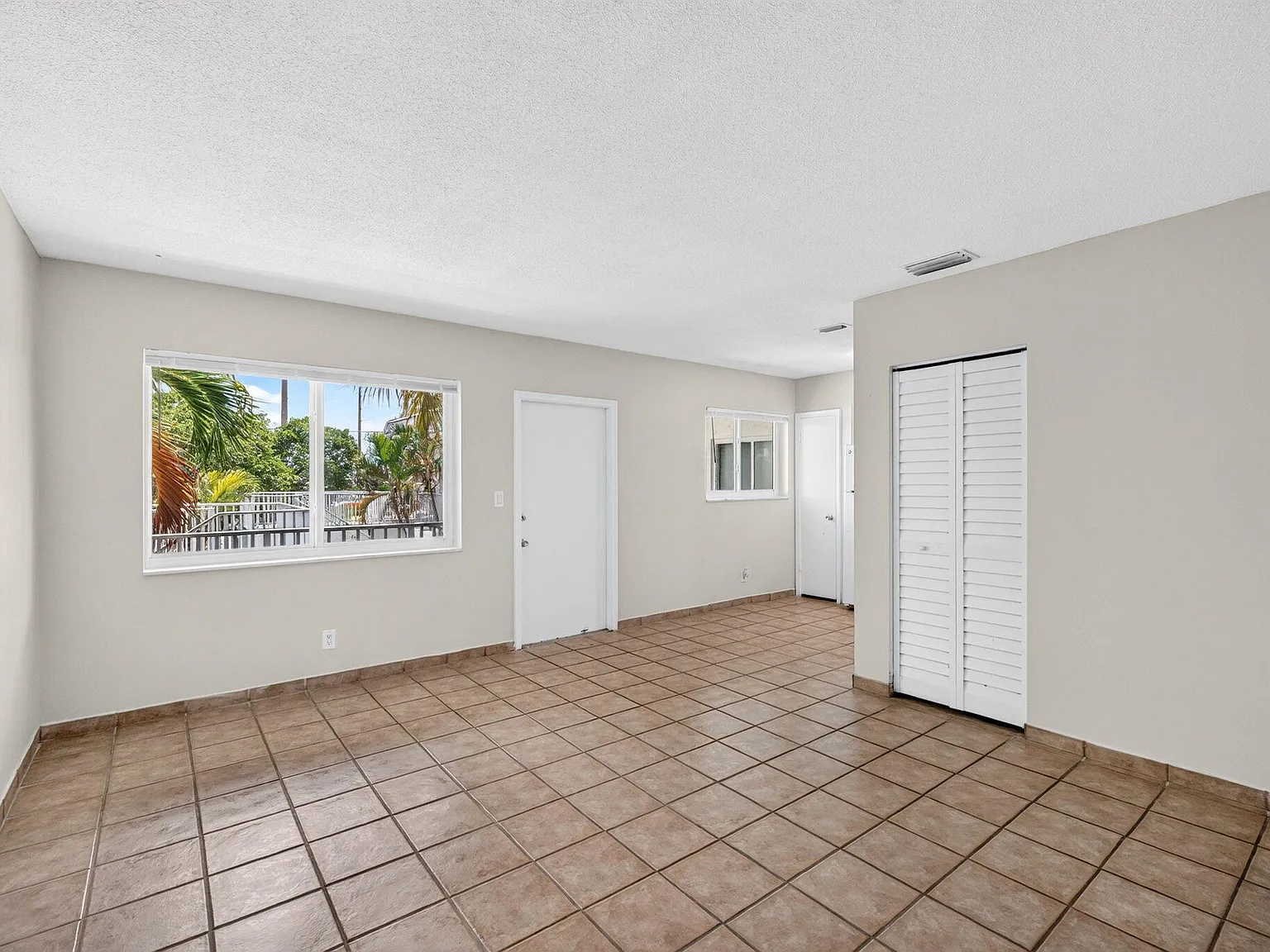 2 bed, 1.0 bath, 850 sqft, $1,900 — Photo 1