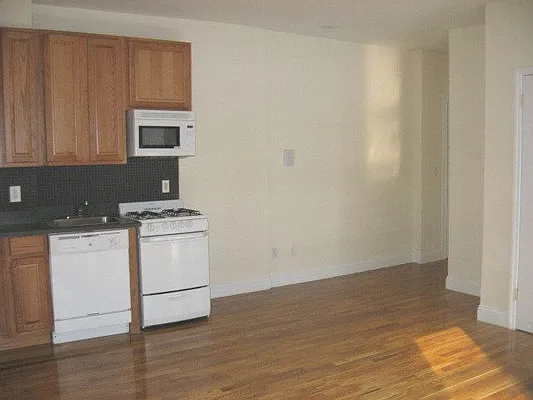 Rented by PMG Real Estate  | media 10