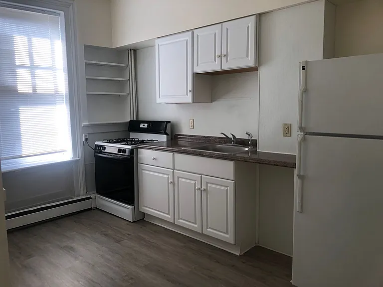 323 Market St — Photo 5