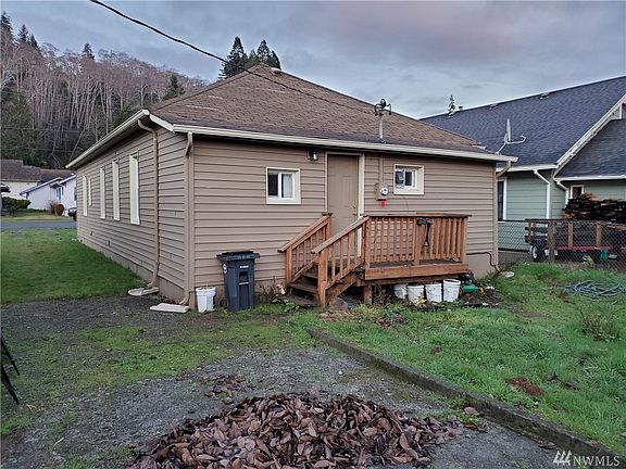 3rd image of 208 Chenault Ave