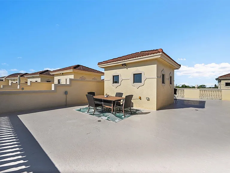 2254 SE 7th St — Photo 46