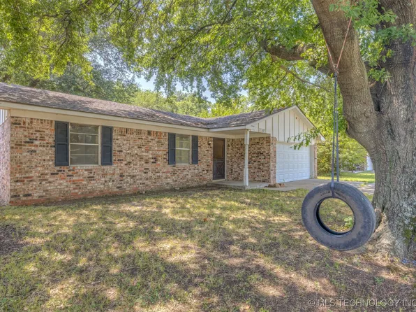 1005 SW 3rd St, Wagoner, OK 74467