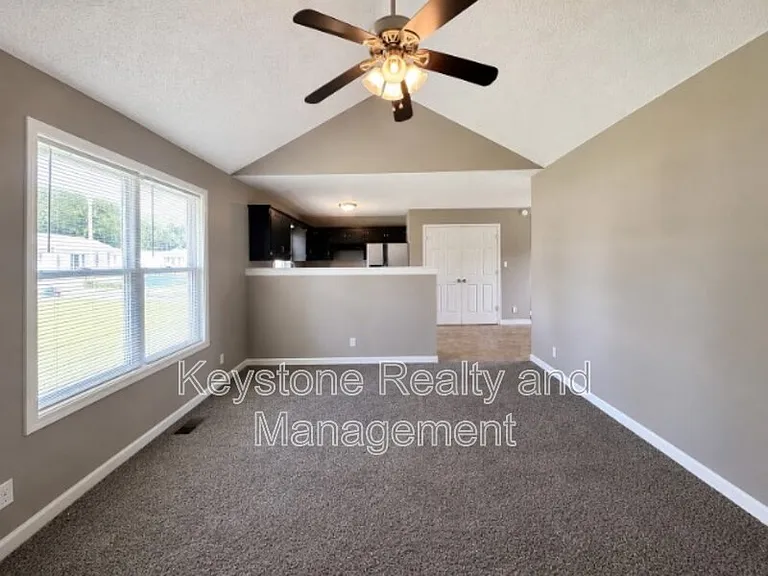1920 Timberline Cir — Photo 2