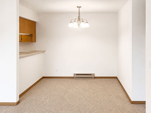 3rd image of 601 E Oak St #21078947