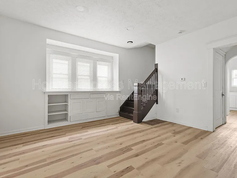 822 N Bradley Ave #822 — Photo 5