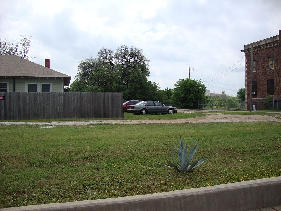 2nd image of 904 N 5th St