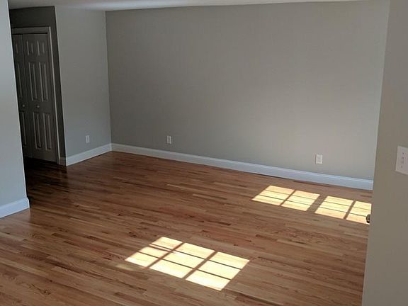 4th image of 127 Water St