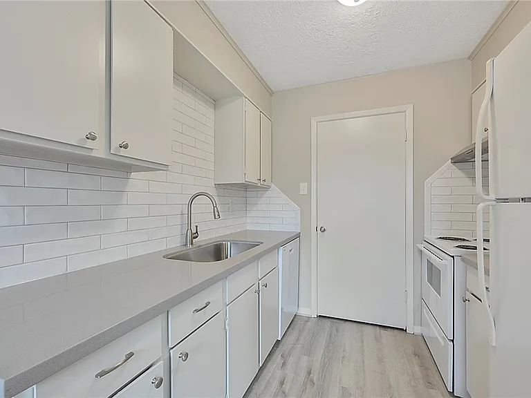 805 San Benito Dr — Photo 2