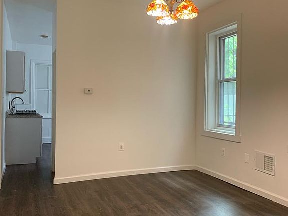 5th image of 1011 W 6th St