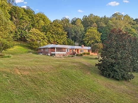 2nd image of 3427 Lyndell Bell Rd