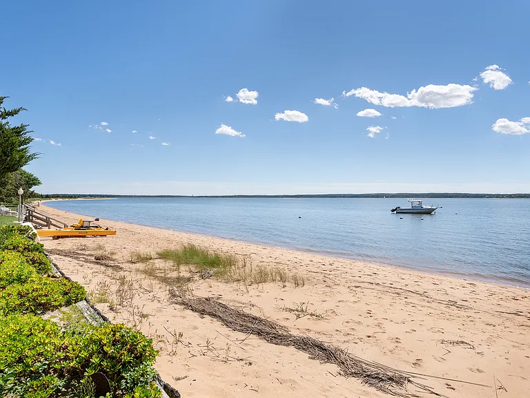 529 Peconic Bay Blvd — Photo 41