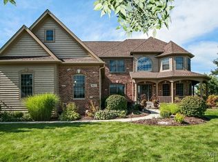 9615 Stonecastle Ln, Crystal Lake, IL 60014