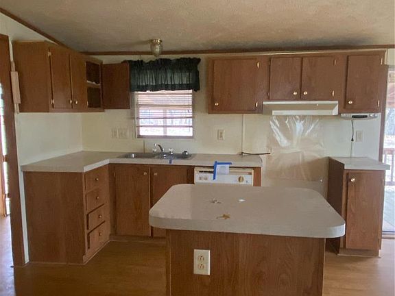 3rd image of 6413 Midmeadow Ln