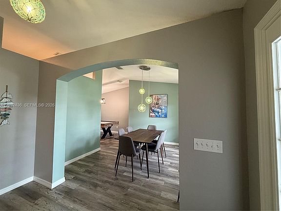 4th image of 389 NE Surfside Ave