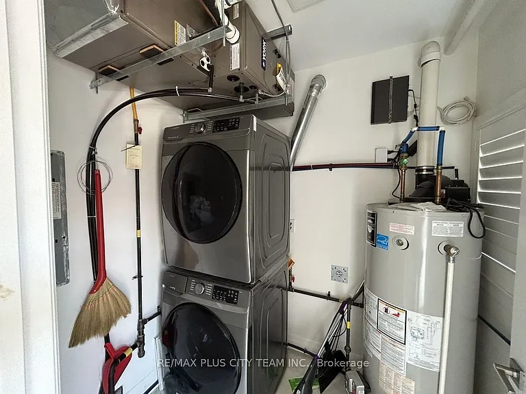 1027 Pape Ave #A — Photo 10