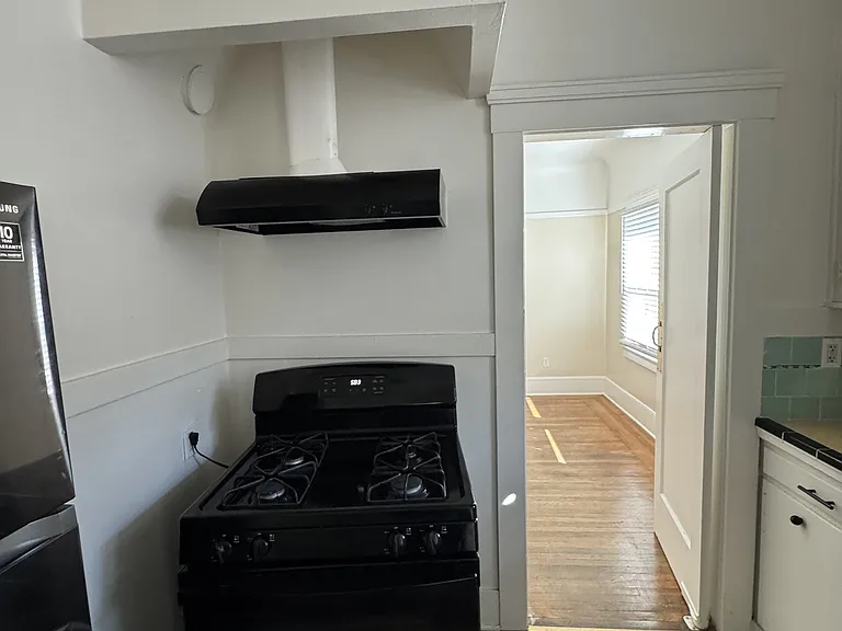 120-124 E Wyandotte St — Photo 6