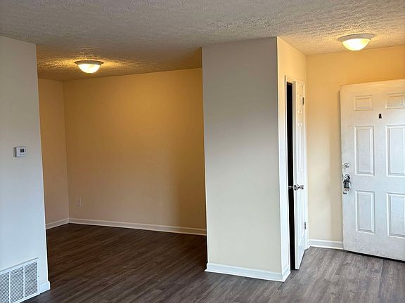 2nd image of 1301 Kenilwood Way #A