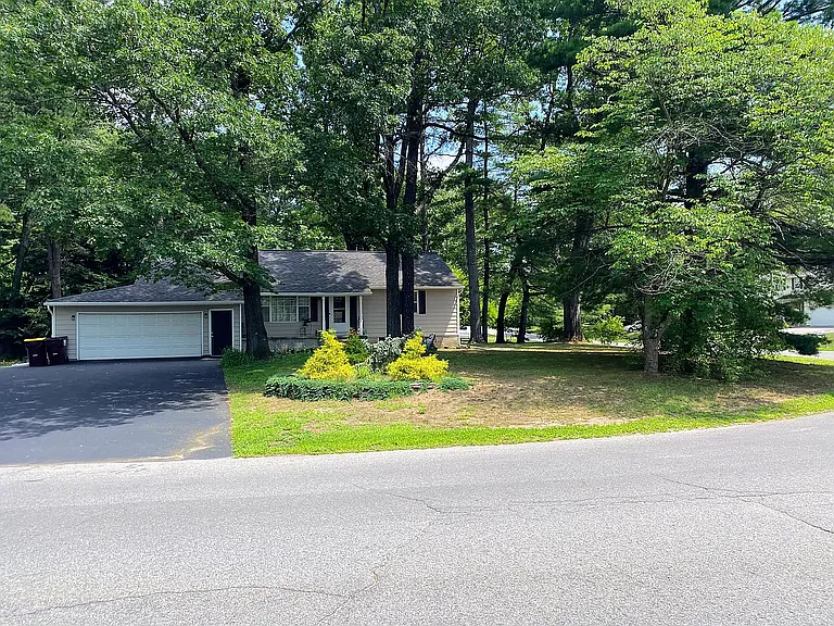 20 Tamarack Trl — Photo 1