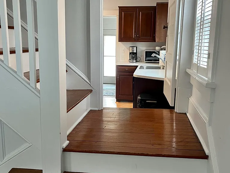 724 East Ave — Photo 7