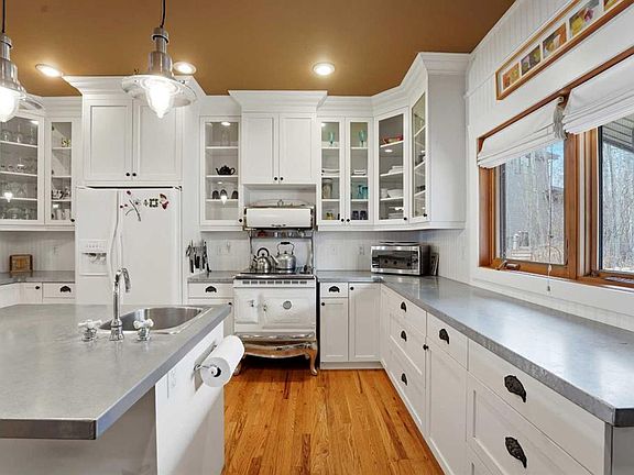 5th image of 361 SW Birchcliff Rd