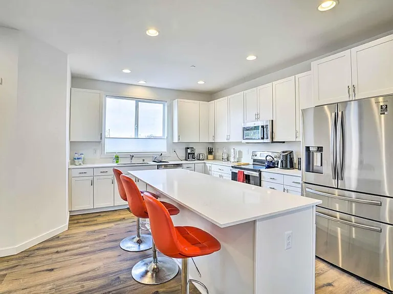 220 Arthur Ln — Photo 9