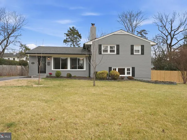 6803 Derrell Ct, Alexandria, VA 22307