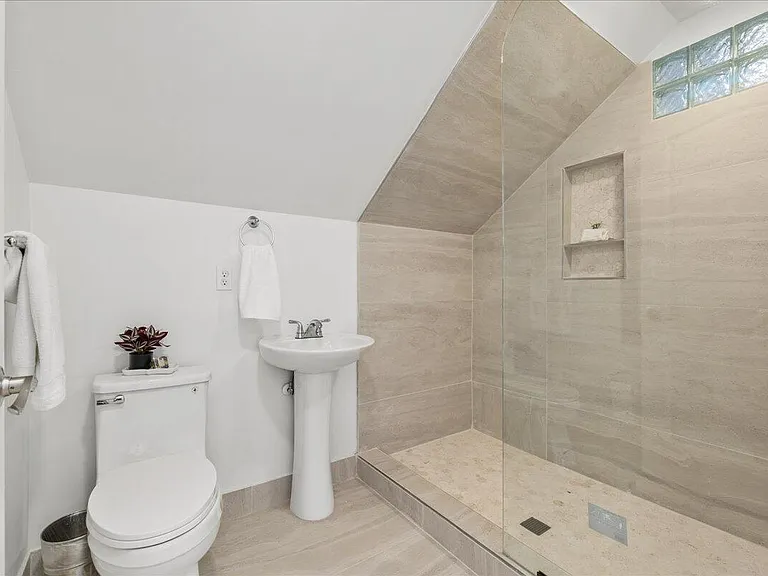 8704 Balbirnie Ct — Photo 31