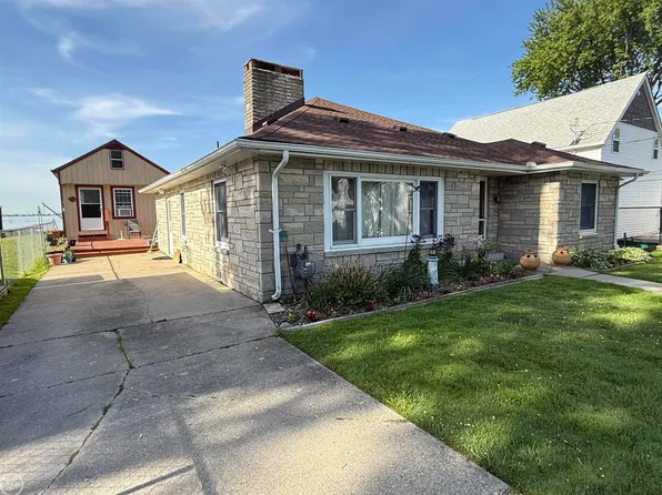 8473 Dixie Hwy, Fair Haven, MI 48023