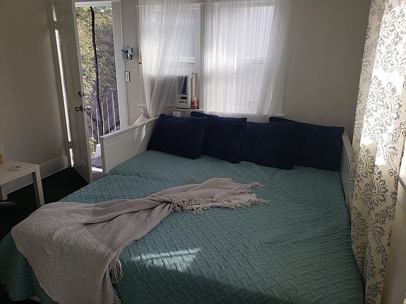 2nd image of 1224 21st St APT B