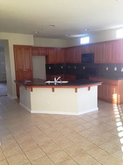 5 bed, 2773 sqft, $3,700 — Photo 3