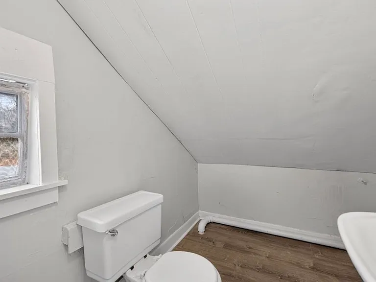 77 Off Hamilton St #2R — Photo 6