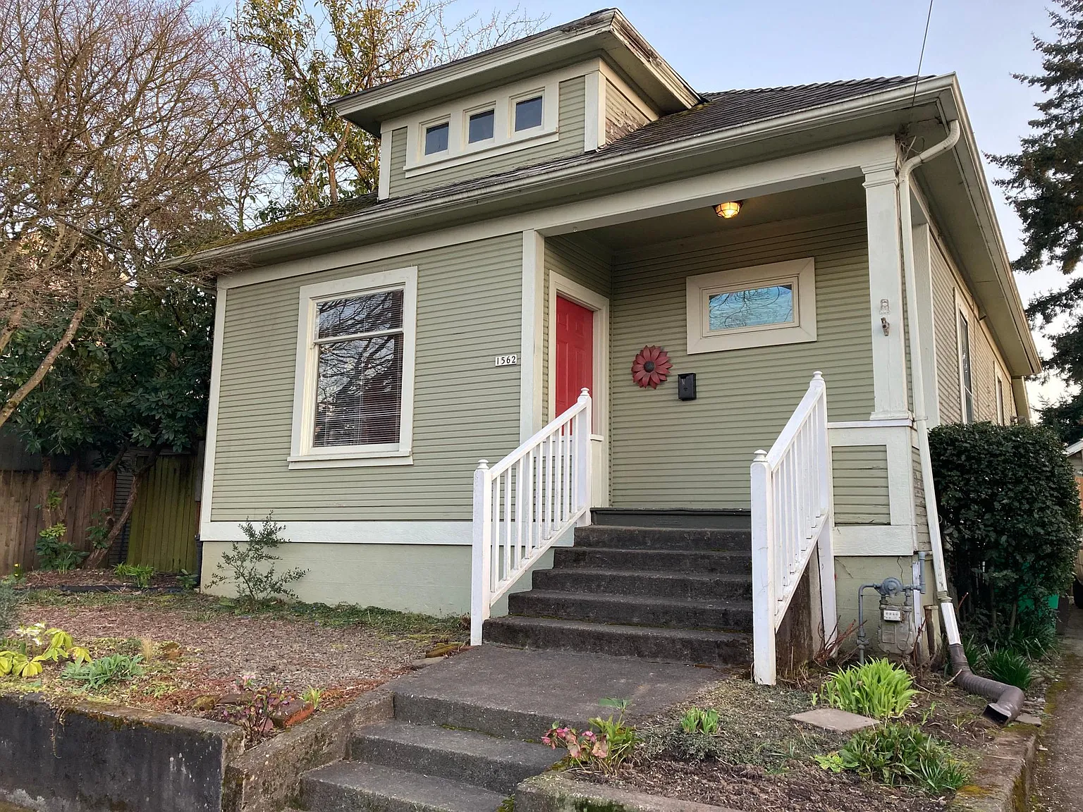 1562 SE Tacoma St — Photo 1