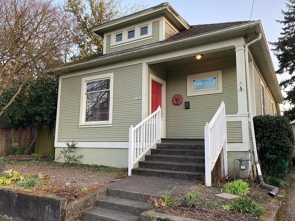 1562 SE Tacoma St