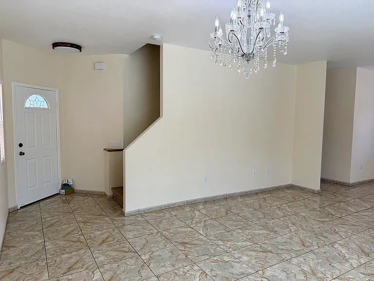 1561 Rebecca Ln — Photo 12