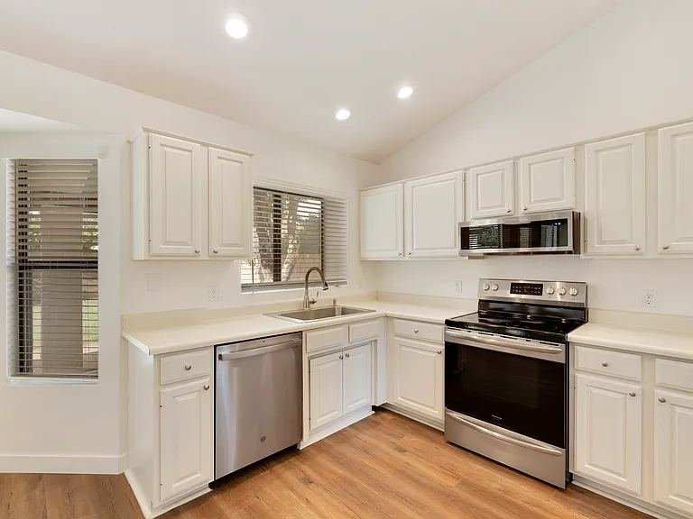 5656 E Saint John Rd — Photo 19