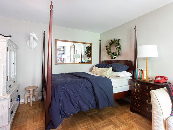 4th image of 305 W 18th St APT 1G