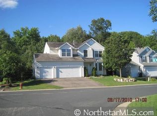 2770 Simons Dr, Chaska, MN 55318