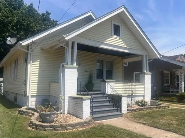 1223 E Seneca Pl, Peoria, IL 61603