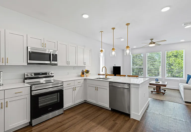 3315 S University Dr — Photo 4