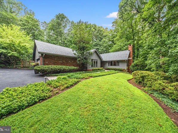 6800 Melody Ln, Bethesda, MD 20817