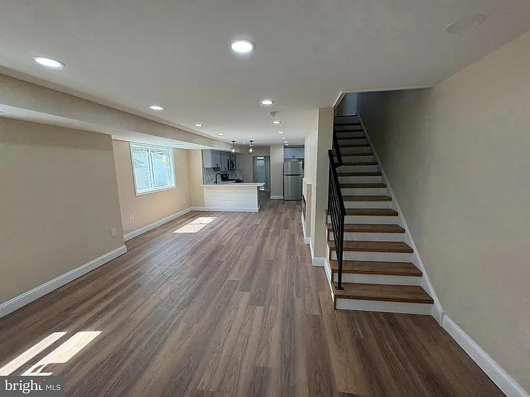 2344 Hamilton Ave — Photo 5