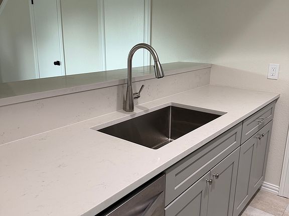 4th image of 1401 Camp Craft Rd APT B
