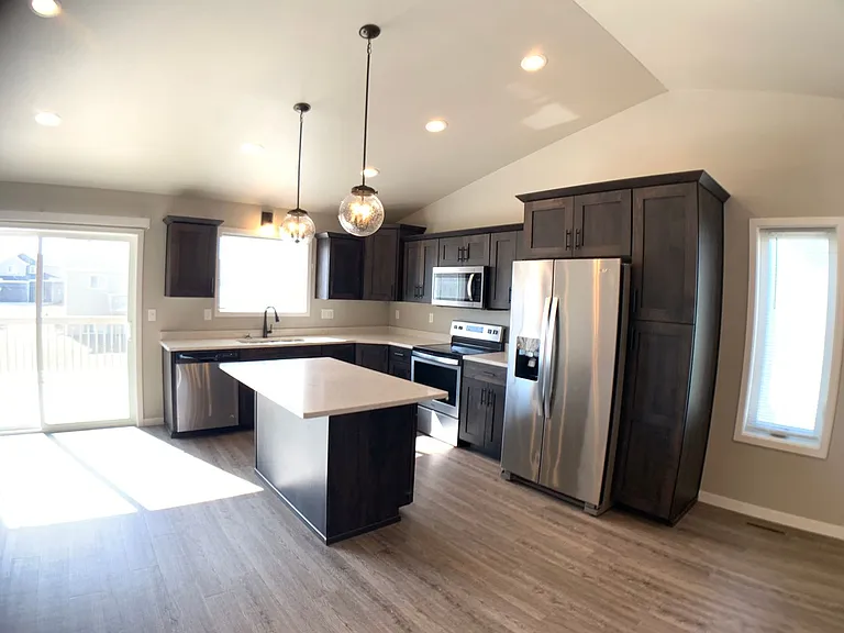 821 Cathy Dr W — Photo 18