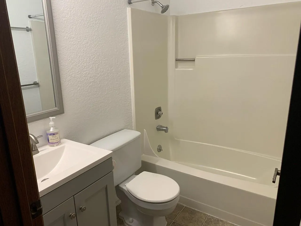 2 bed, 1000 sqft, $2,100 — Photo 3
