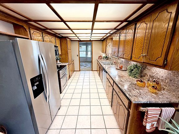 3rd image of 2107 Hummingbird Ln